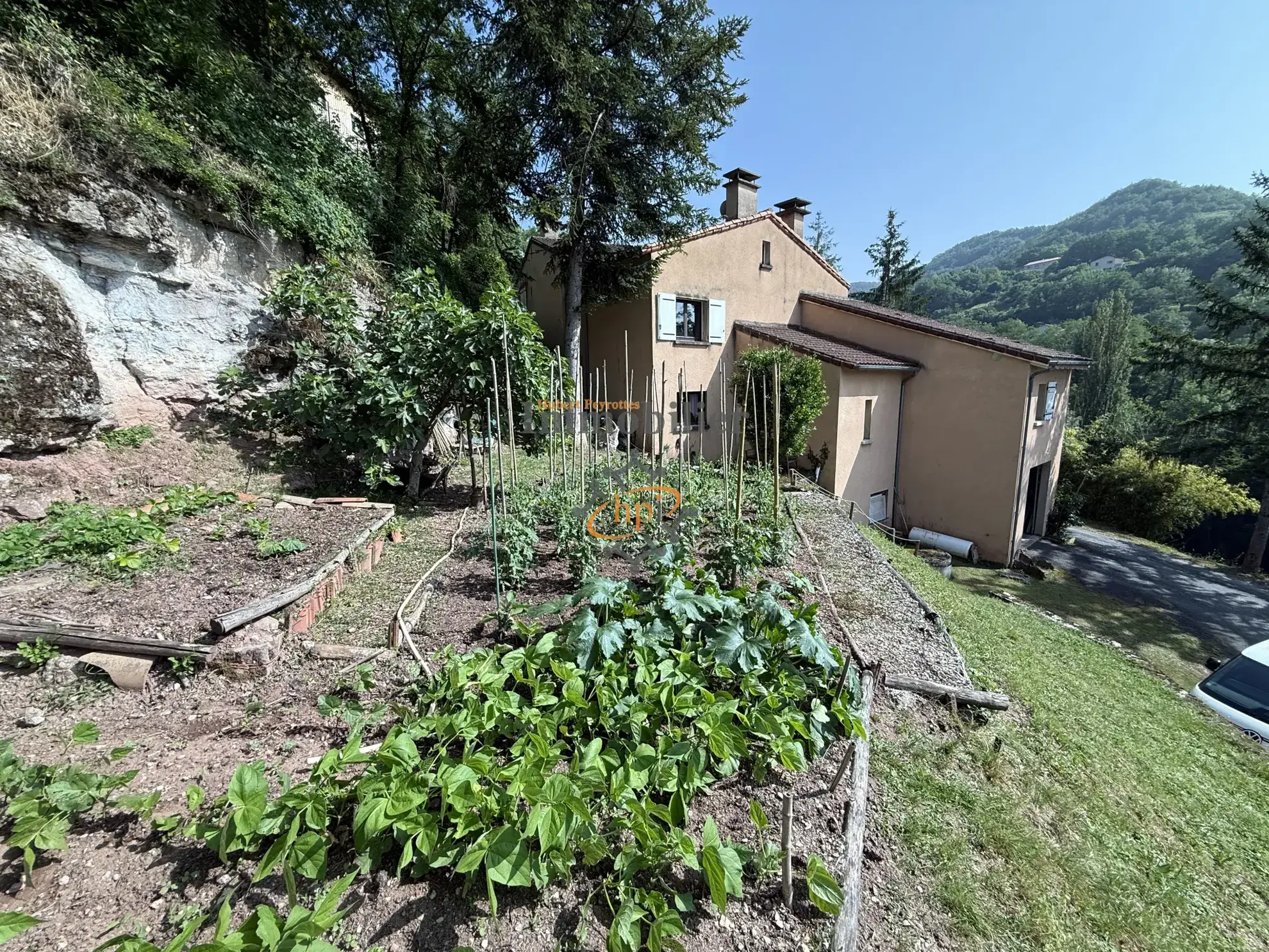 Maison contemporaine à Saint Affrique avec grand terrain et vue campagne 