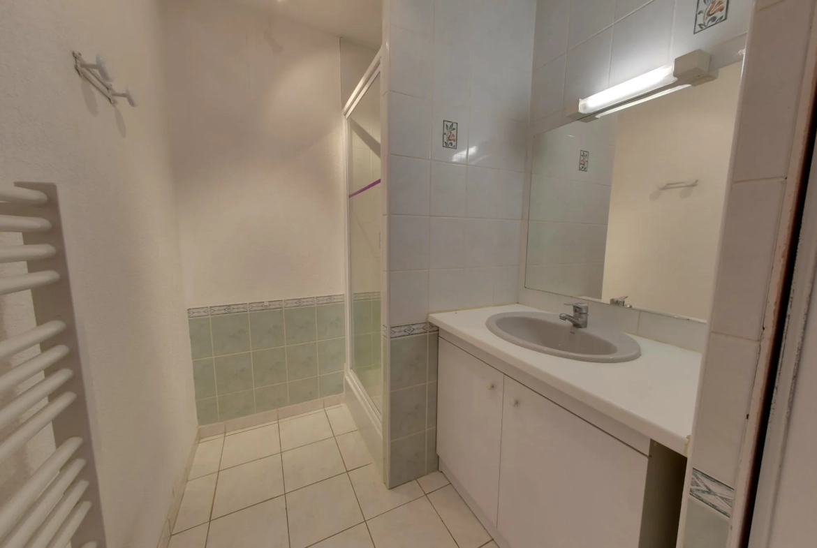Appartement T5 avec grande terrasse, garage et cave à Échirolles près de Grenoble 