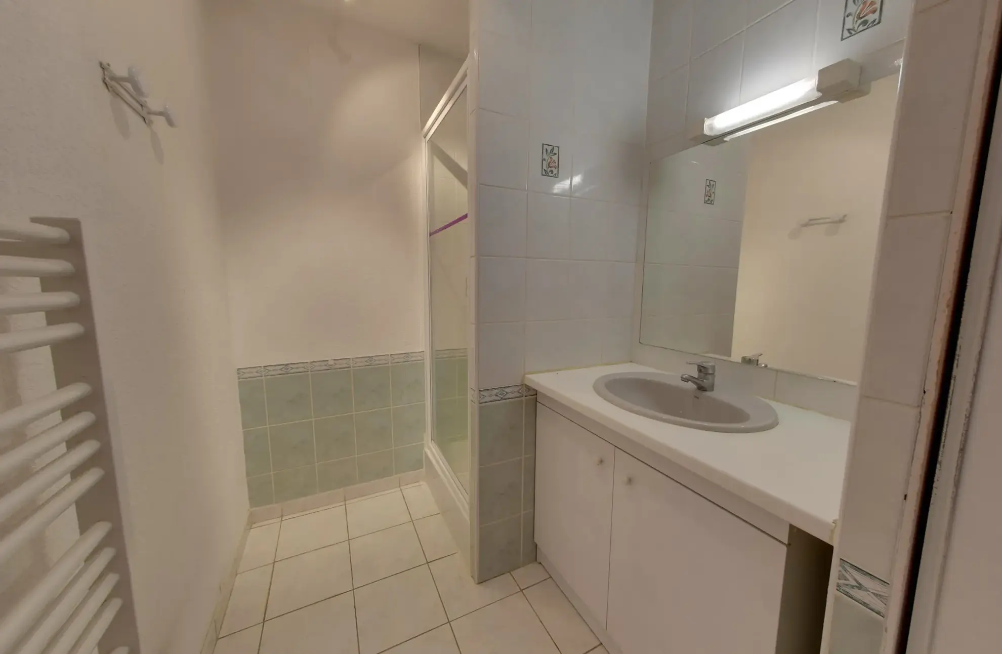 Appartement T5 avec grande terrasse, garage et cave à Échirolles près de Grenoble 