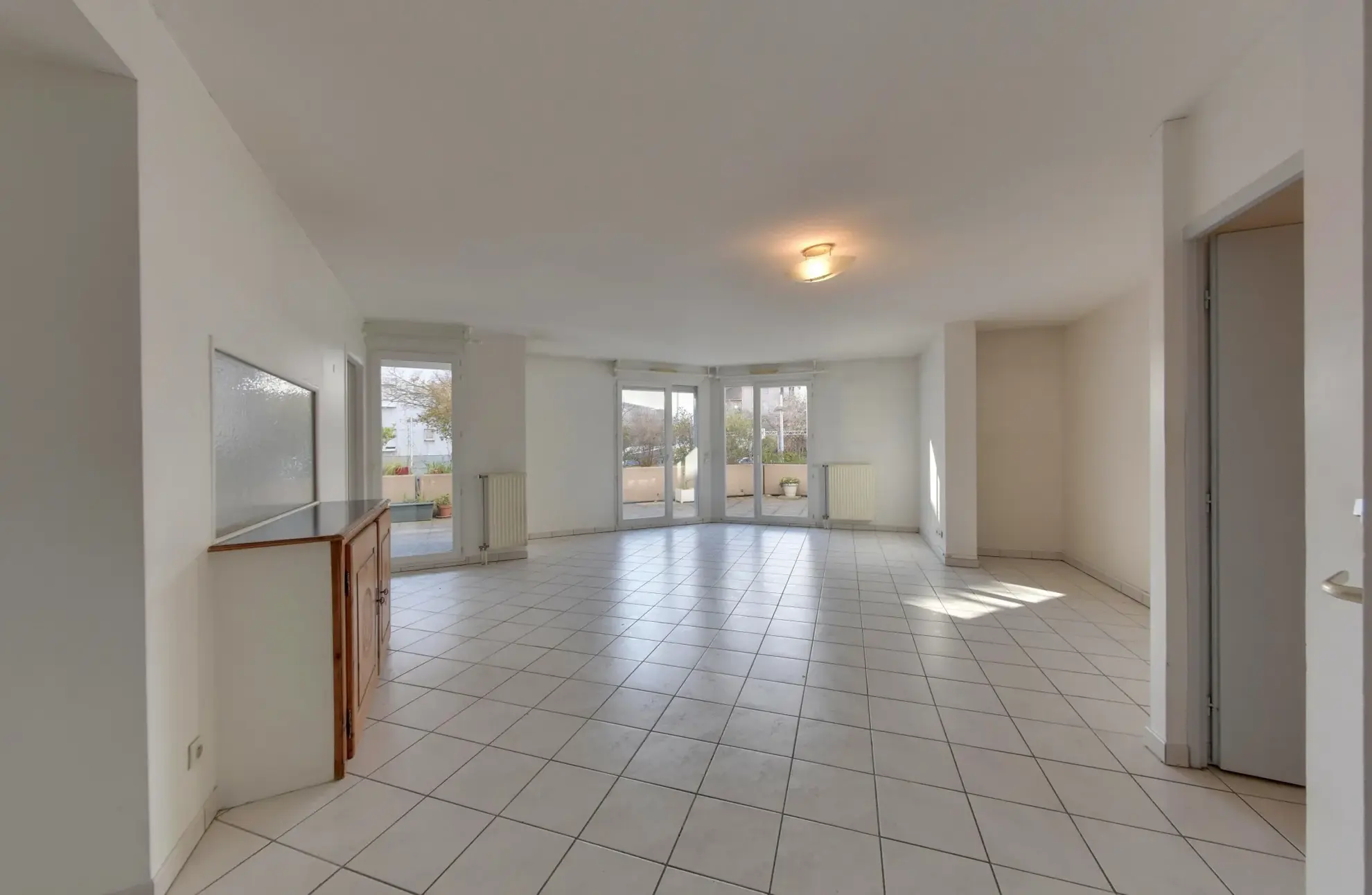 Appartement T5 avec grande terrasse, garage et cave à Échirolles près de Grenoble 