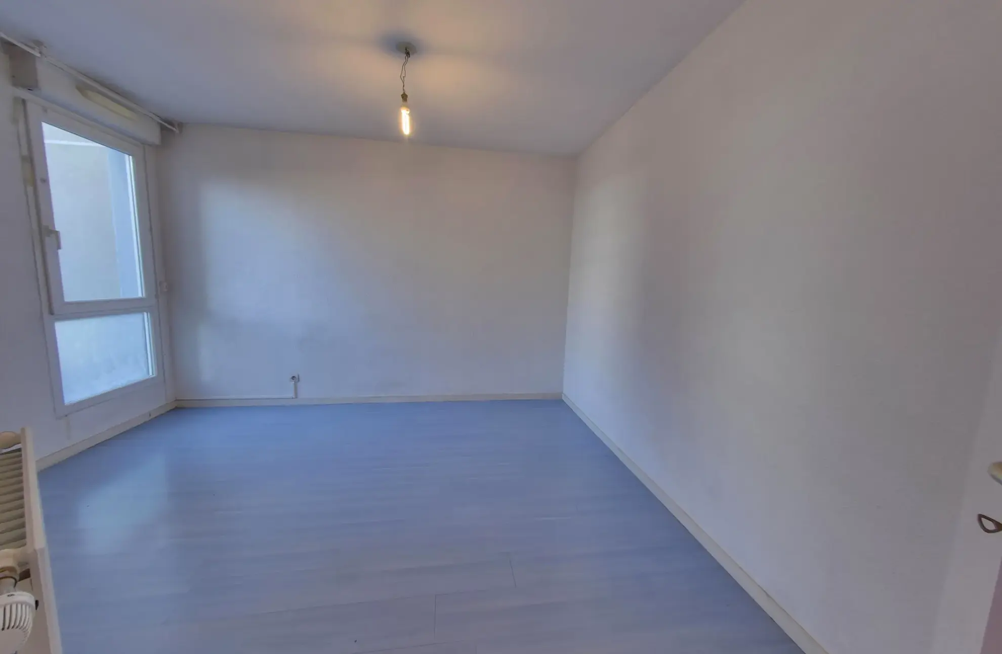 Appartement T5 avec grande terrasse, garage et cave à Échirolles près de Grenoble 