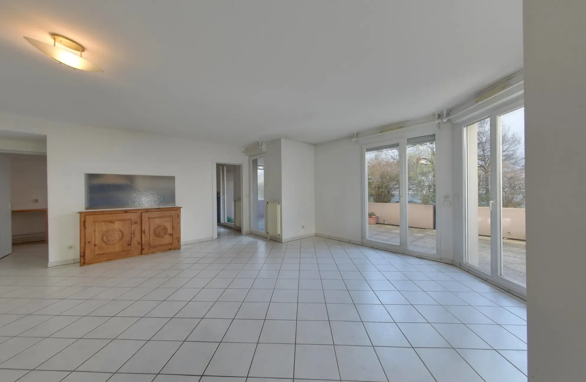 Appartement T5 avec grande terrasse, garage et cave à Échirolles près de Grenoble 