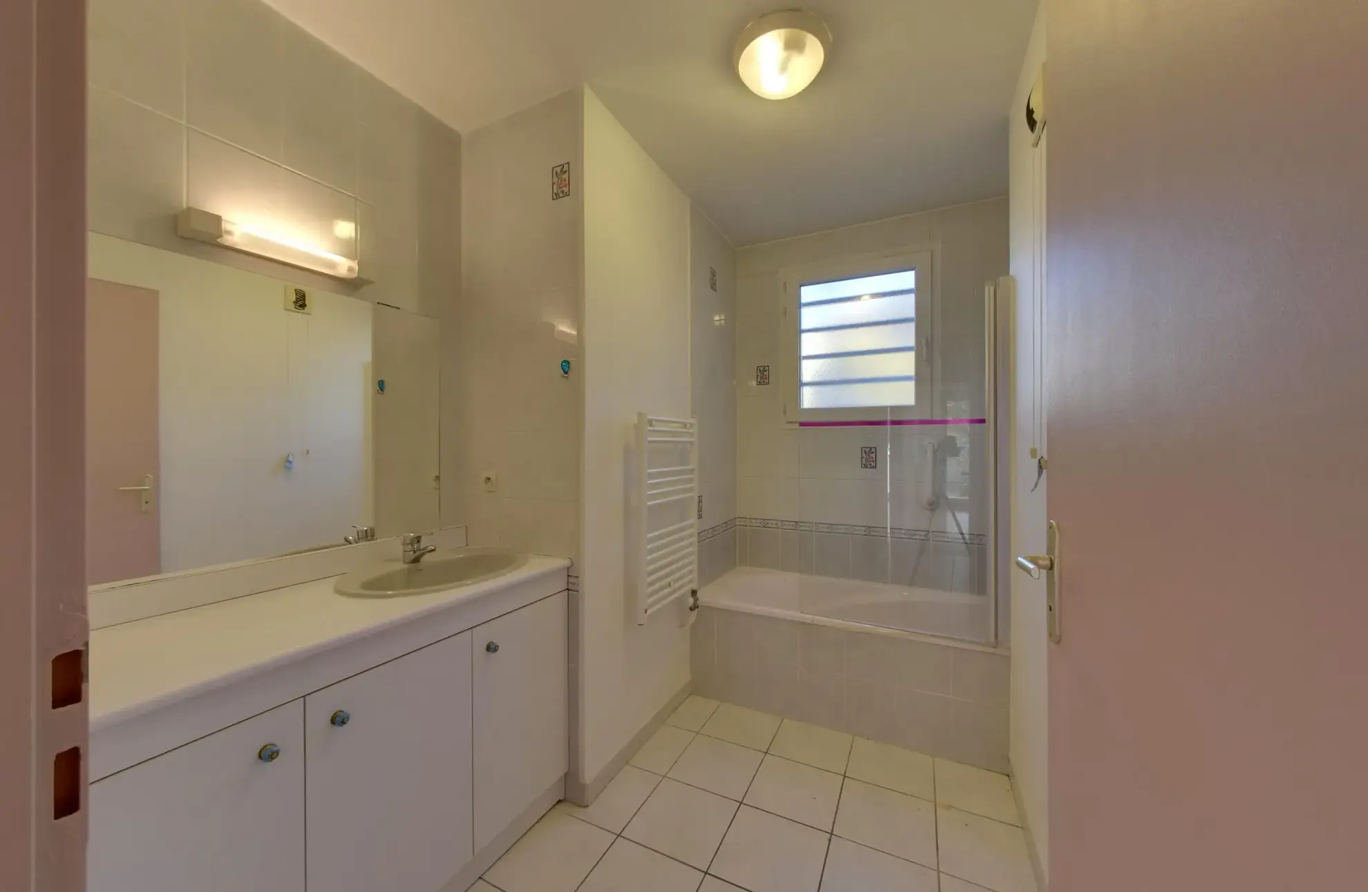 Appartement T5 avec grande terrasse, garage et cave à Échirolles près de Grenoble 