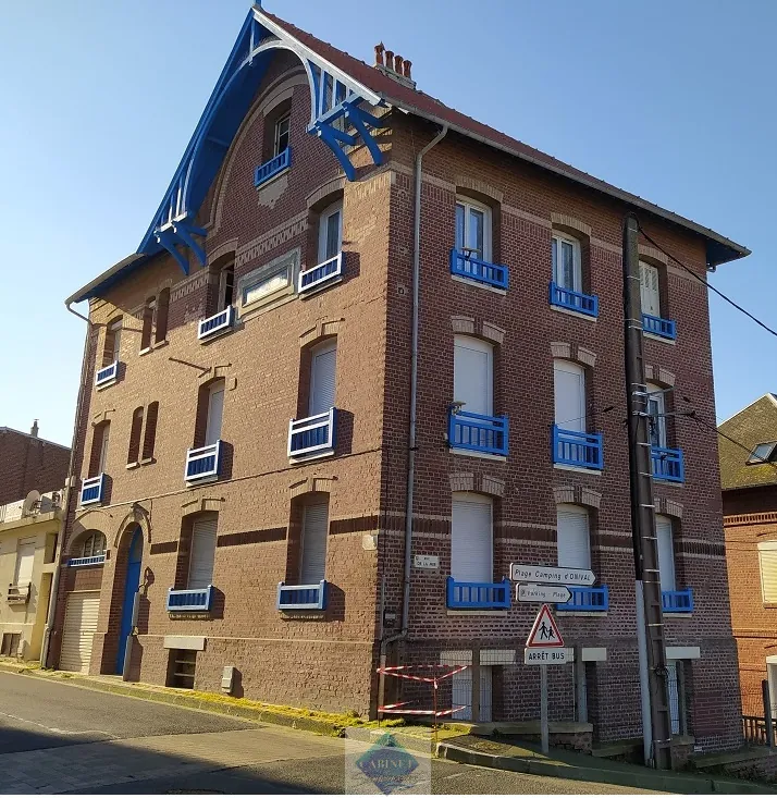 Appartement lumineux avec vue latérale sur la mer à Ault 