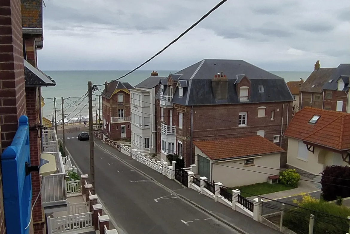 Appartement lumineux avec vue latérale sur la mer à Ault 