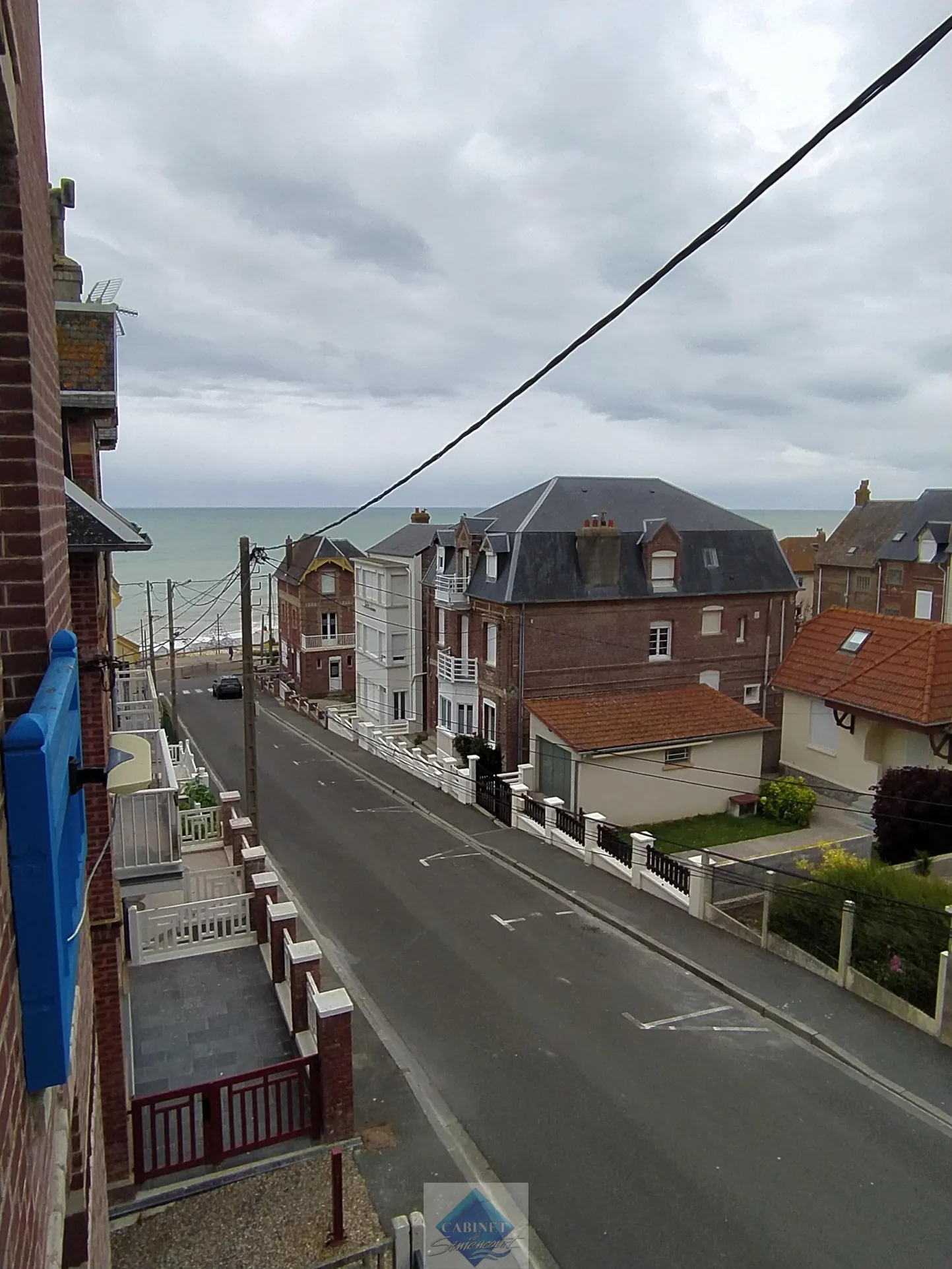 Appartement lumineux avec vue latérale sur la mer à Ault 