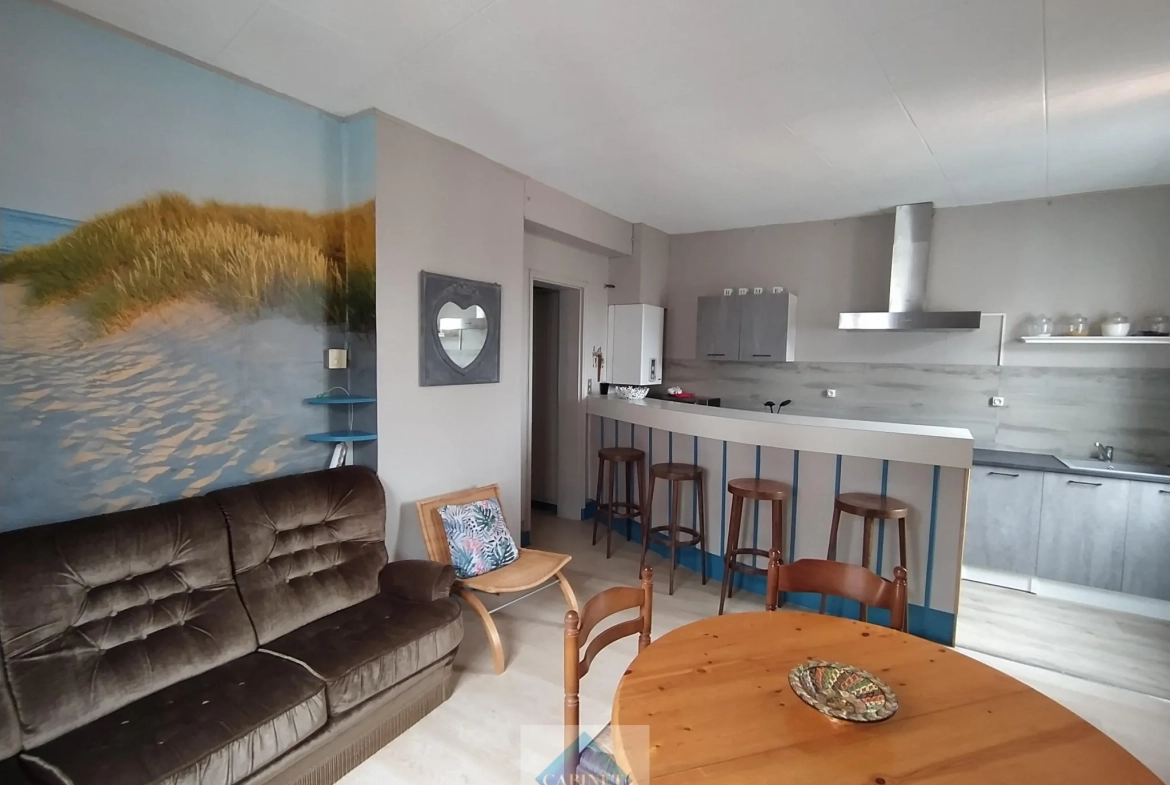 Appartement lumineux avec vue latérale sur la mer à Ault 