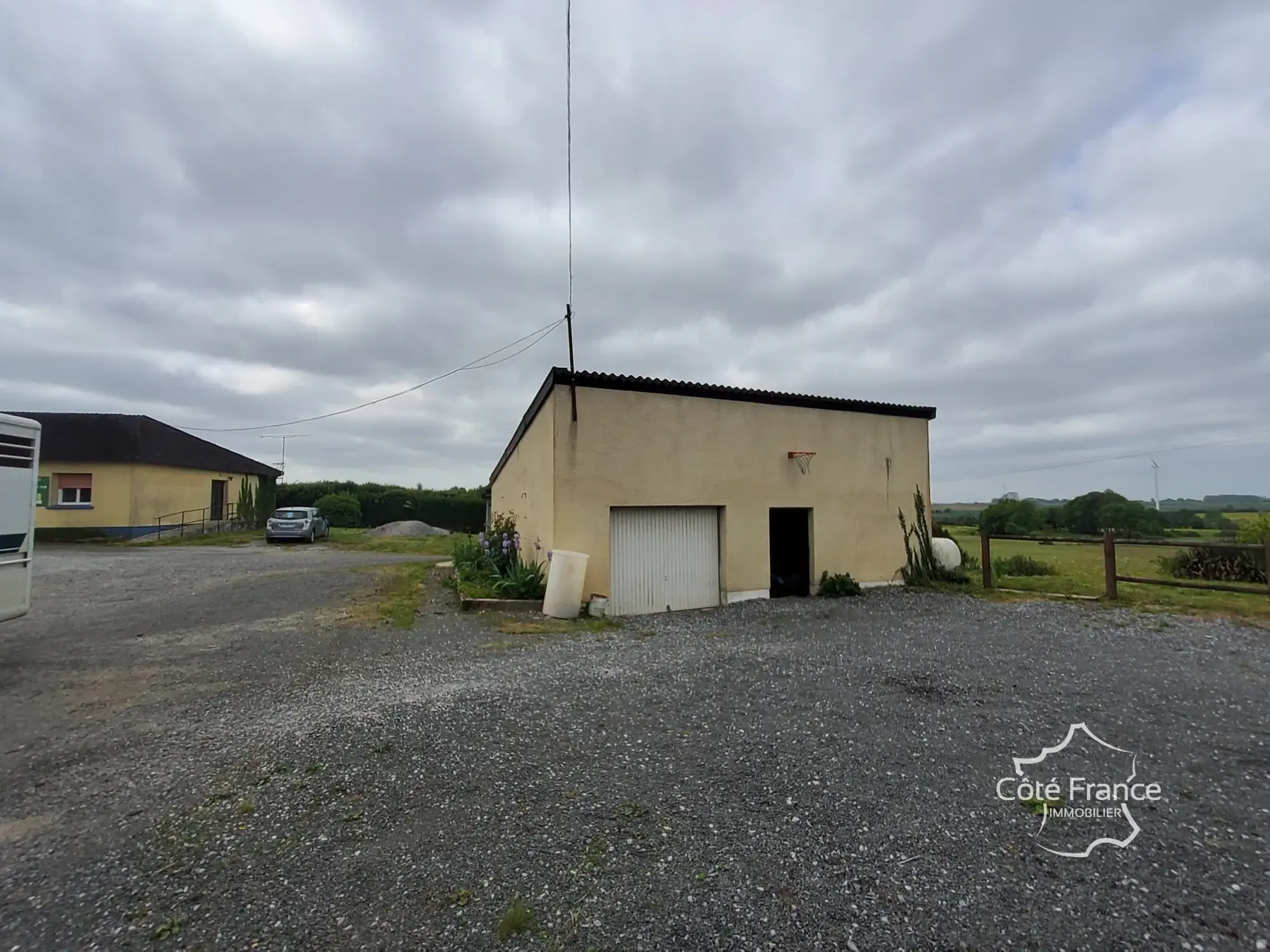 Ensemble immobilier avec fort potentiel à Neuville-Lez-Beaulieu (08) 