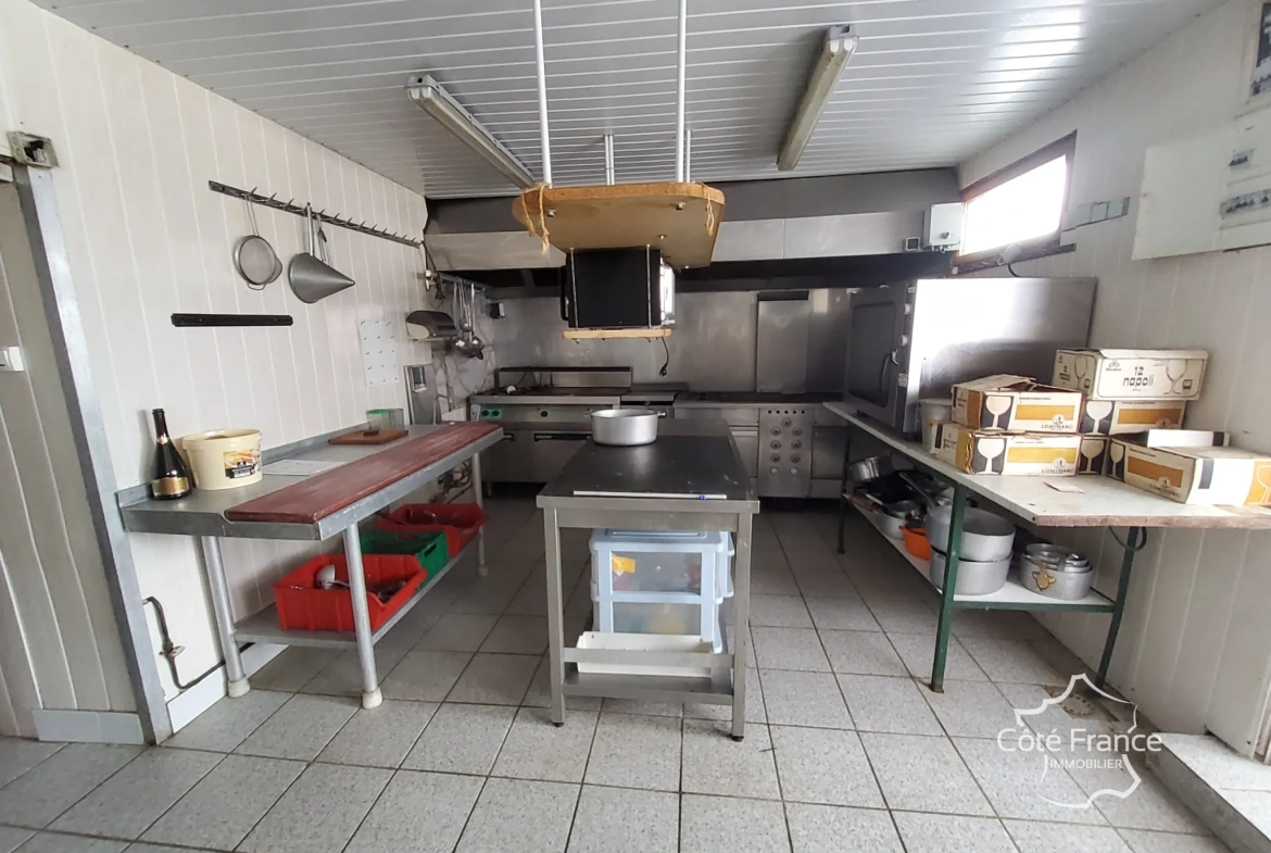 Ensemble immobilier avec fort potentiel à Neuville-Lez-Beaulieu (08) 