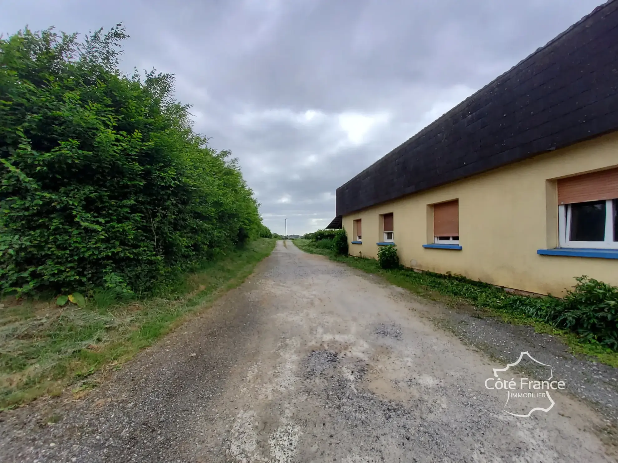 Ensemble immobilier avec fort potentiel à Neuville-Lez-Beaulieu (08) 