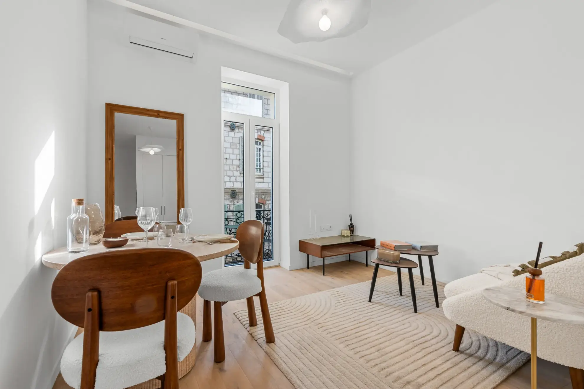 Appartement 2 pièces rénové à Nice proche coulée verte et Carabacel 