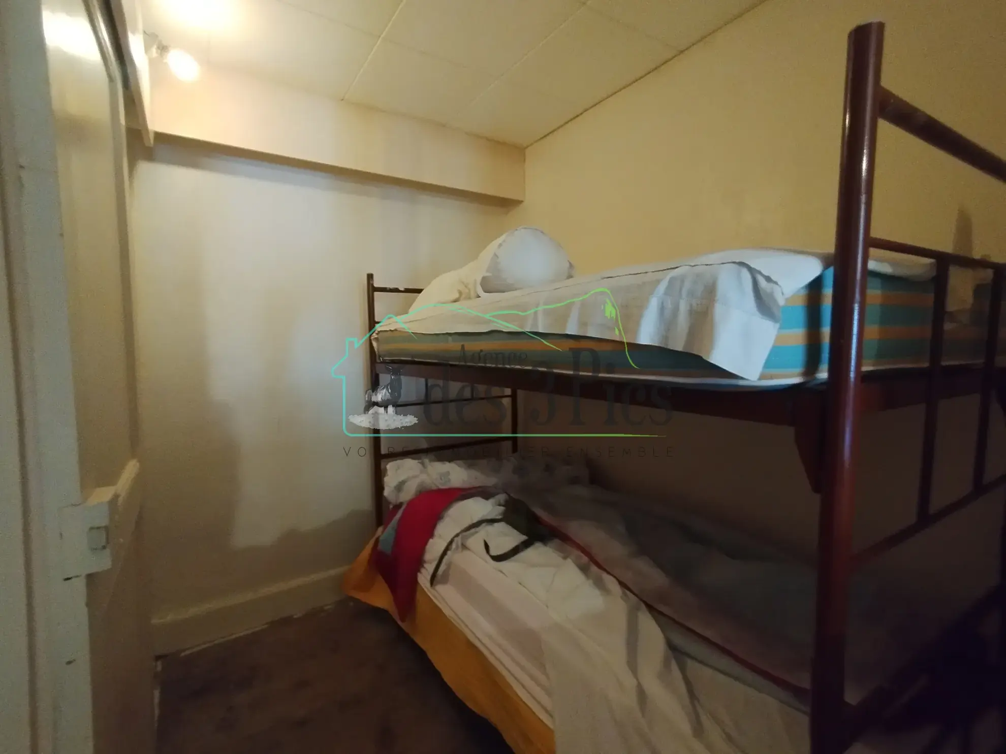 Maison T3 à rénover avec grange à Seix, idéal premier achat ou investissement saisonnier 