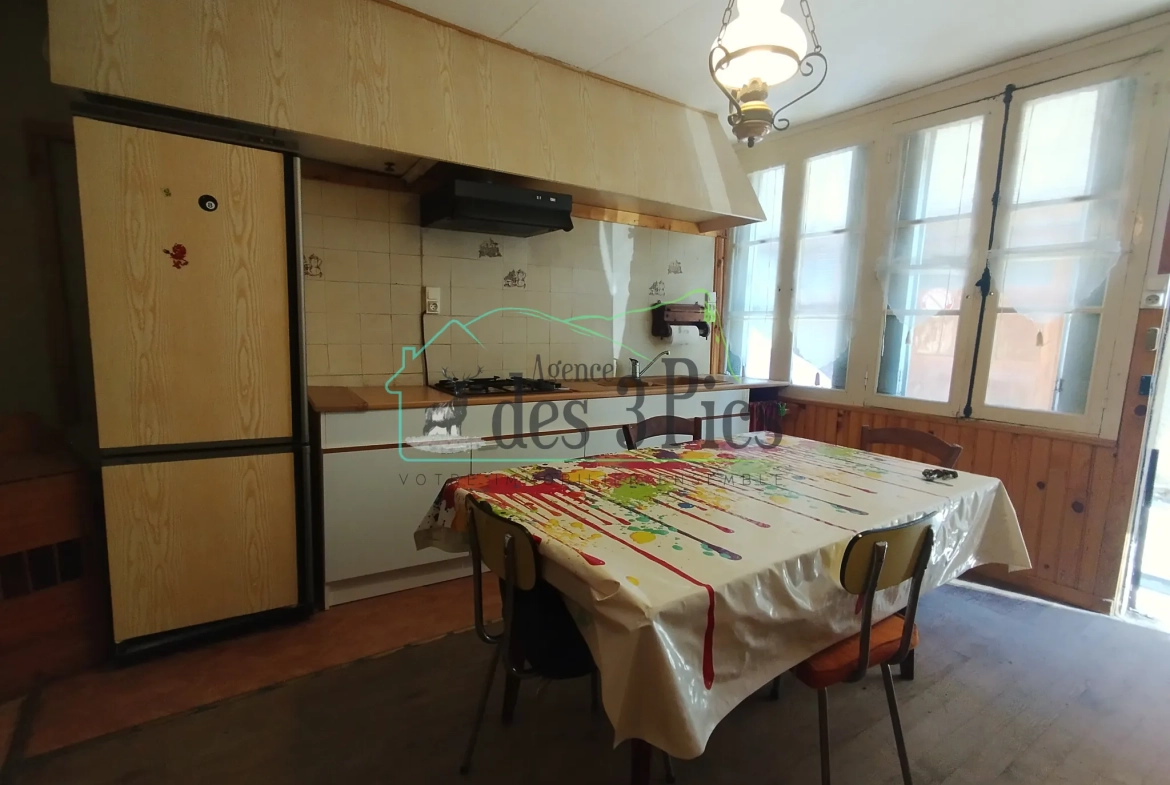 Maison T3 à rénover avec grange à Seix, idéal premier achat ou investissement saisonnier 