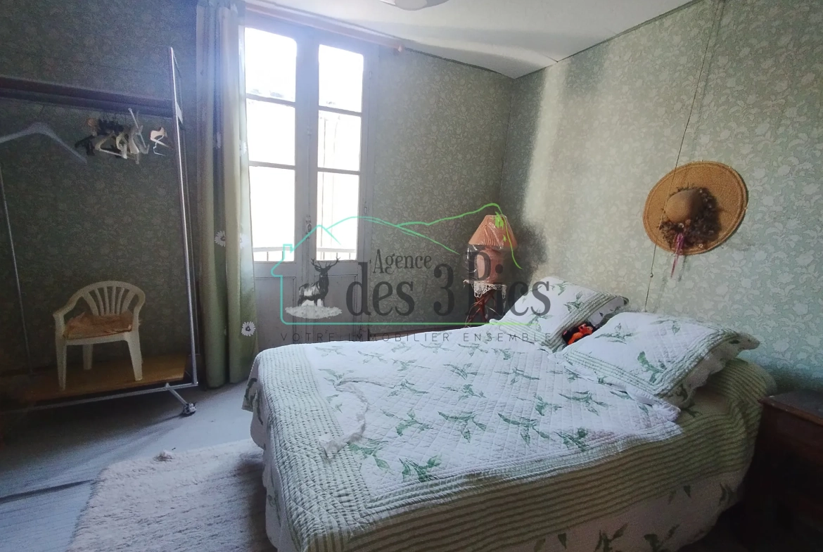 Maison T3 à rénover avec grange à Seix, idéal premier achat ou investissement saisonnier 