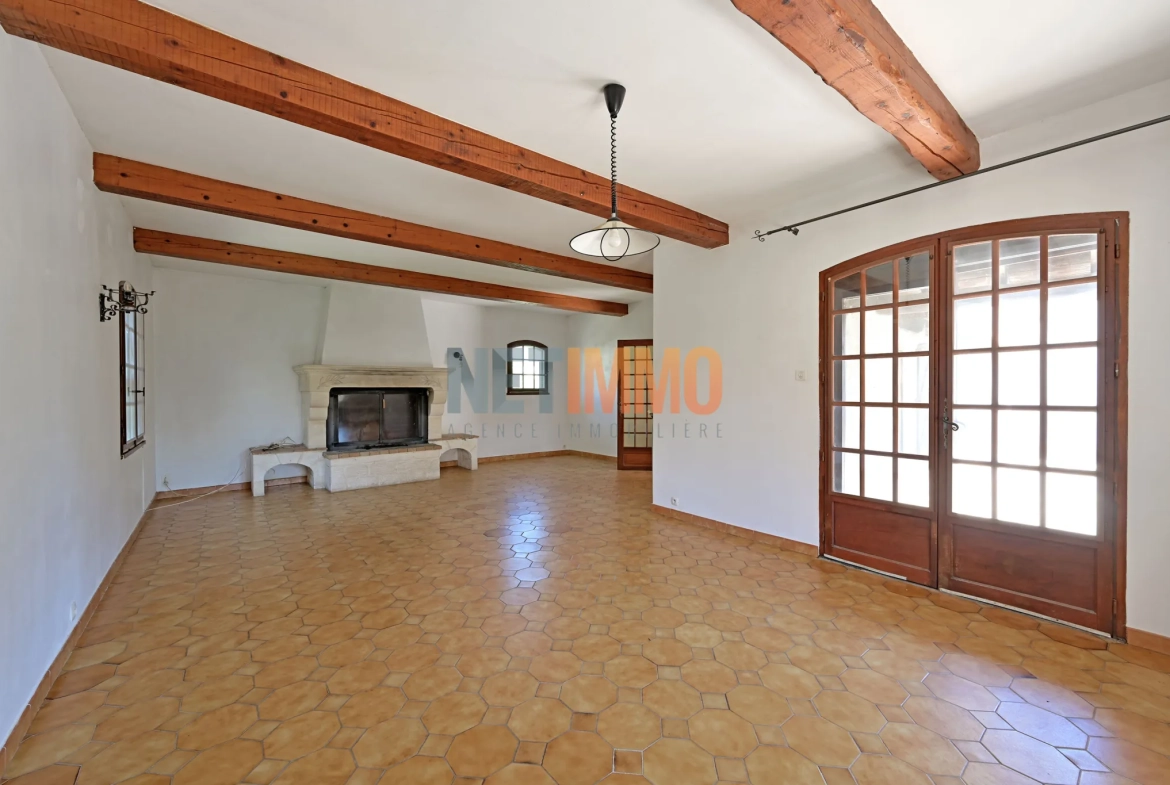 Villa à Gallician de 110 m² avec grand garage, terrain arboré, et potentiel de rénovation 