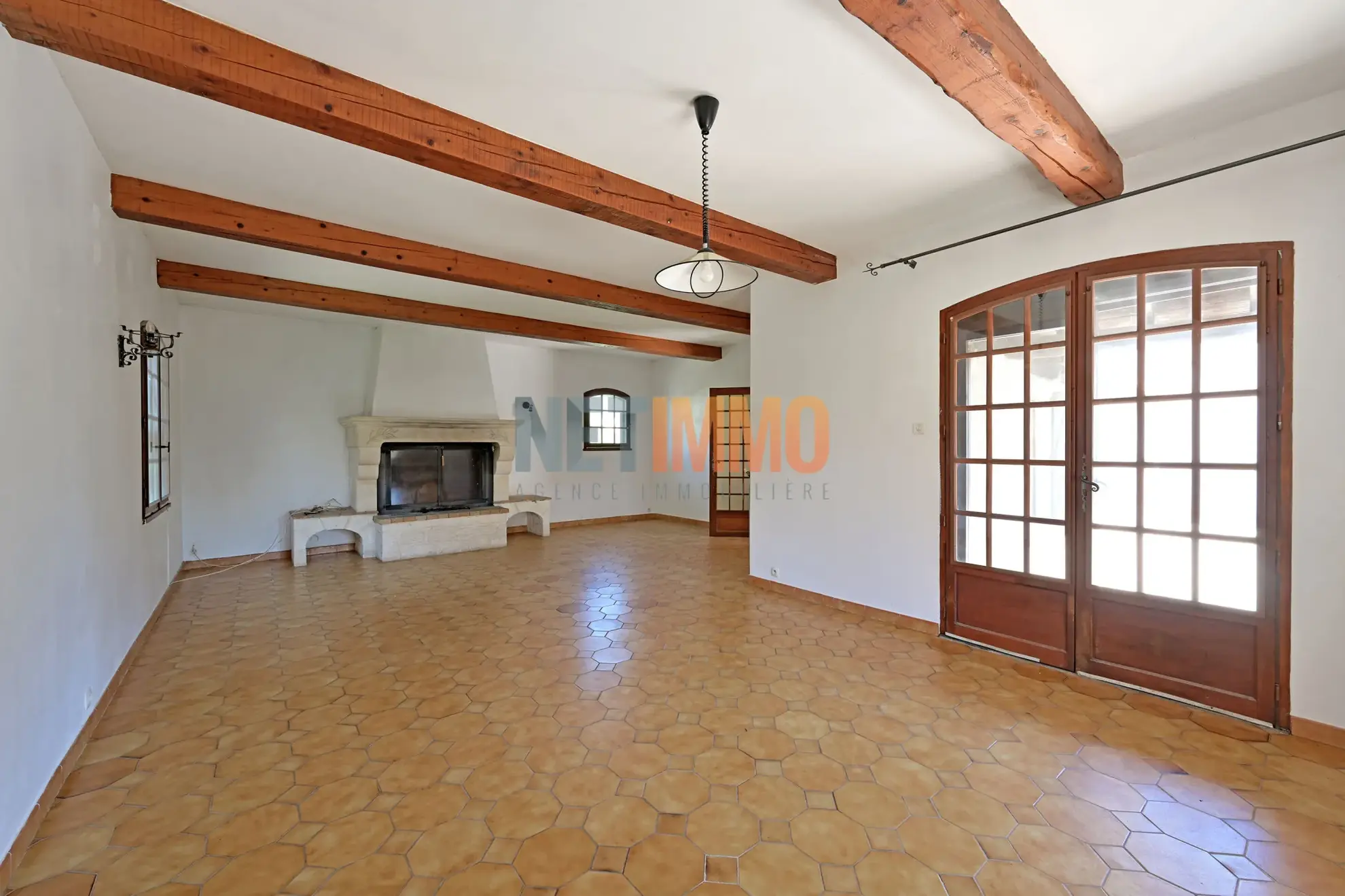 Villa à Gallician de 110 m² avec grand garage, terrain arboré, et potentiel de rénovation 