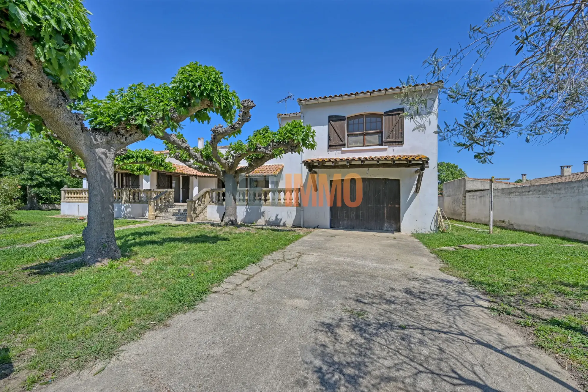 Villa à Gallician de 110 m² avec grand garage, terrain arboré, et potentiel de rénovation 