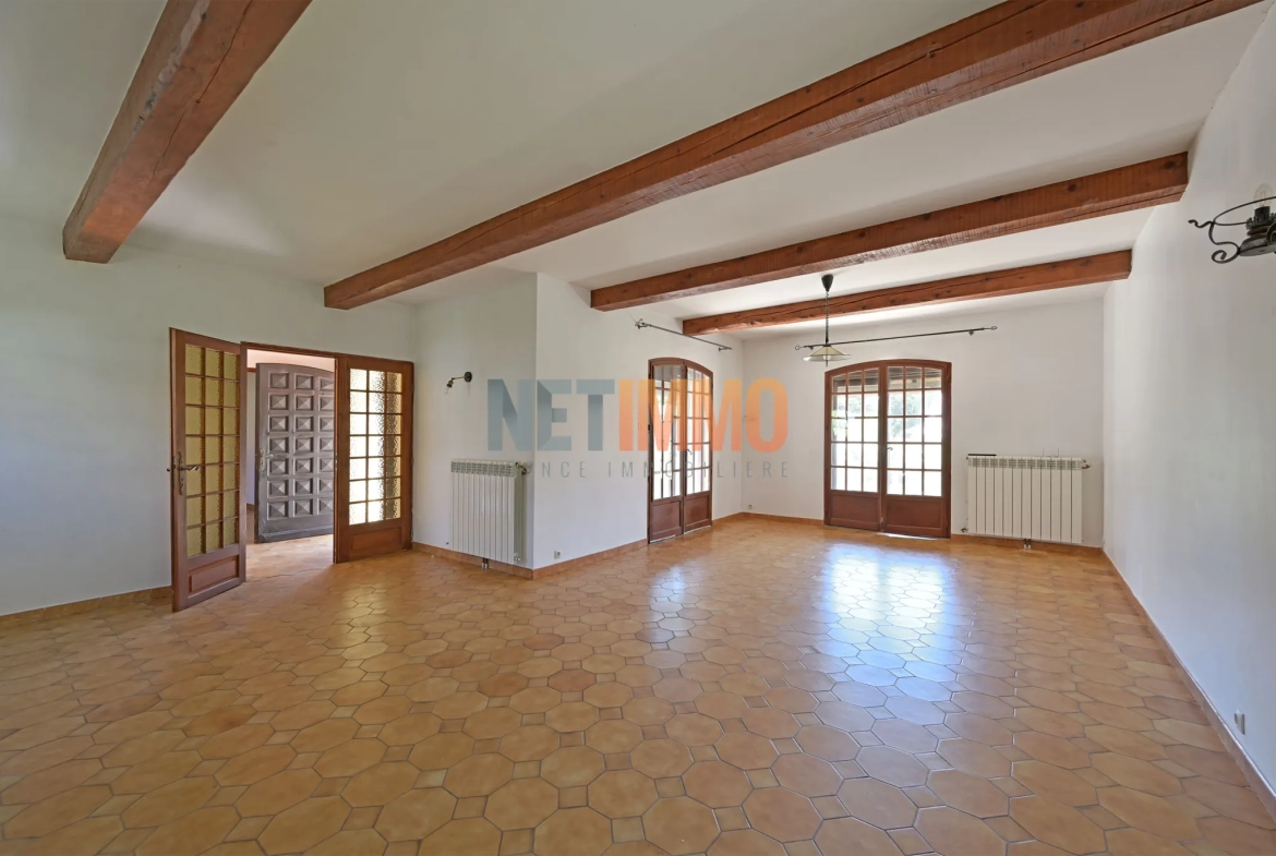 Villa à Gallician de 110 m² avec grand garage, terrain arboré, et potentiel de rénovation 