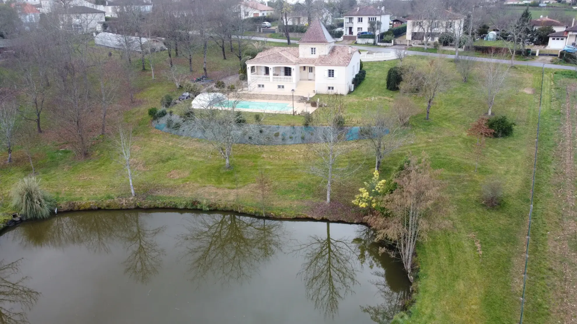Maison 4 chambres à Cocumont avec piscine et vue sur la vallée 