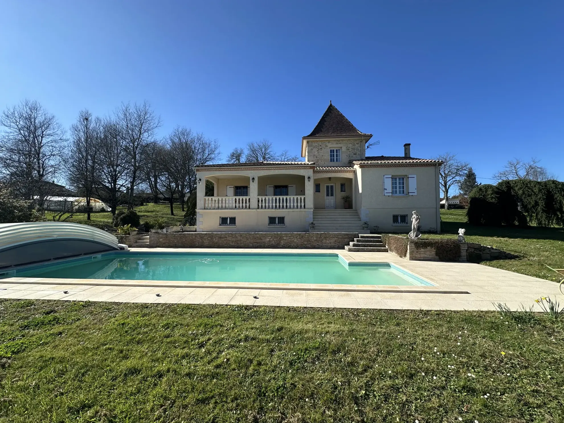 Maison 4 chambres à Cocumont avec piscine et vue sur la vallée 
