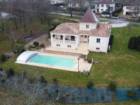 Maison 4 chambres à Cocumont avec piscine et vue sur la vallée