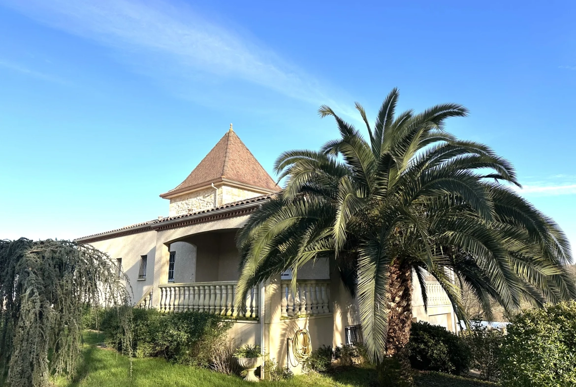 Maison 4 chambres à Cocumont avec piscine et vue sur la vallée 