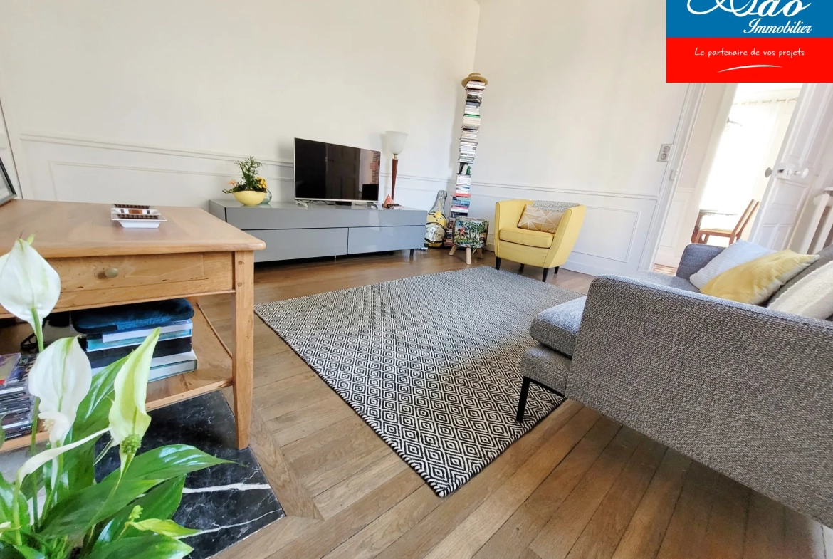 Maison de ville rénovée à Sainte-Savine avec jardin et 2 grandes chambres 