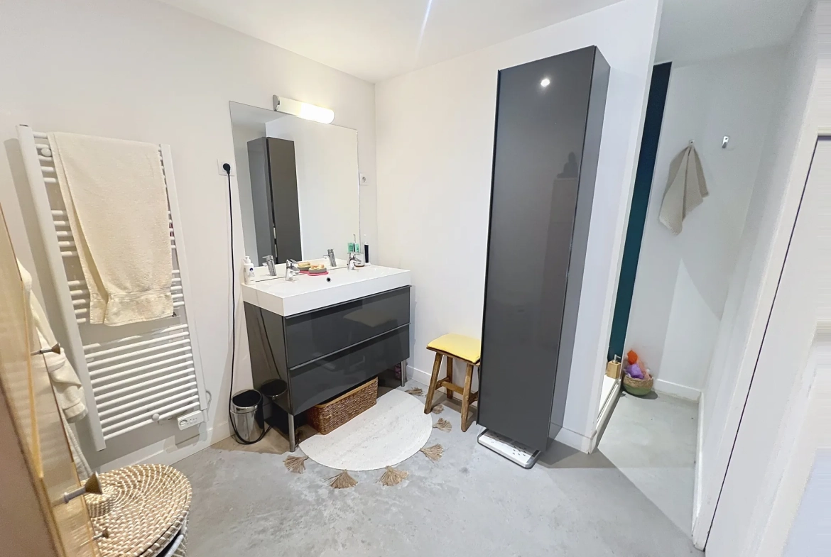 Loft à vendre à Tourcoing avec 2 chambres, terrasse et parking - Emplacement idéal 