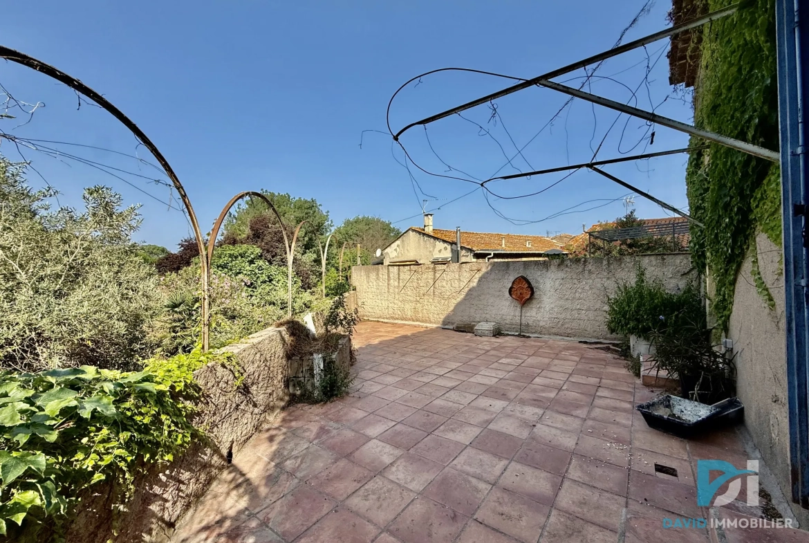 Maison vigneronne à Saint-Thibéry avec garage, terrasses et potentiel d’aménagement 