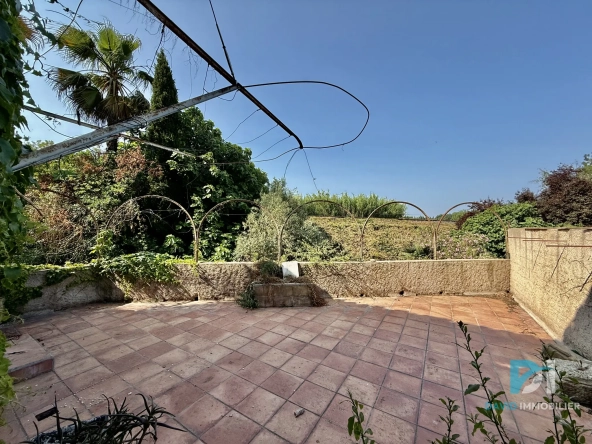 Maison vigneronne à Saint-Thibéry avec garage, terrasses et potentiel d’aménagement