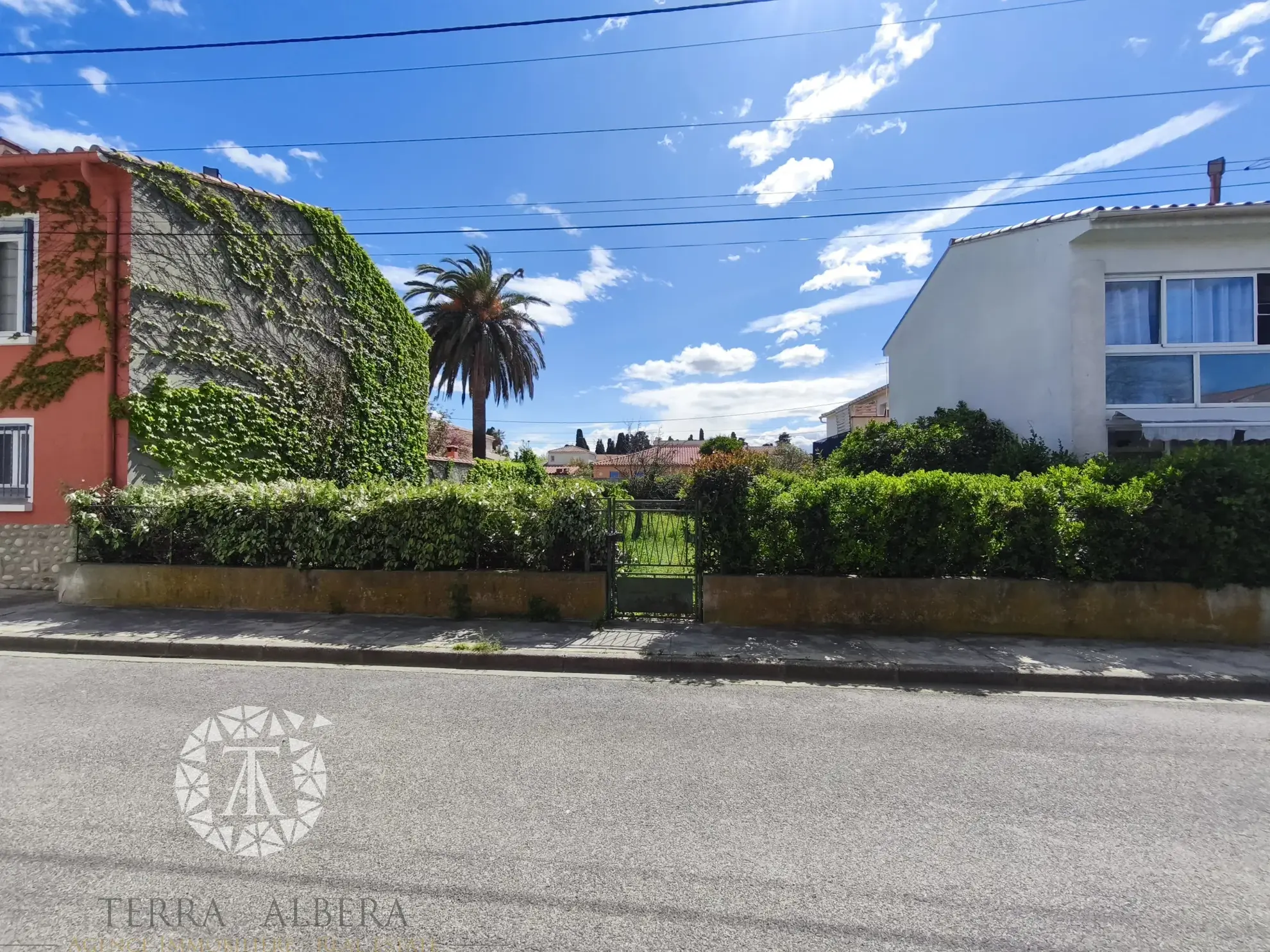 Terrain constructible de 199 m² à Bages, idéal pour votre maison 