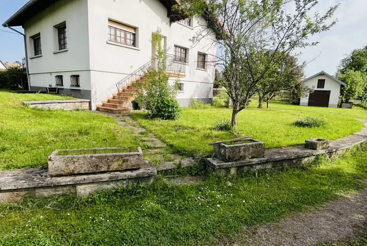 Maison individuelle lumineuse de 120 m2 avec dépendance à Lure 