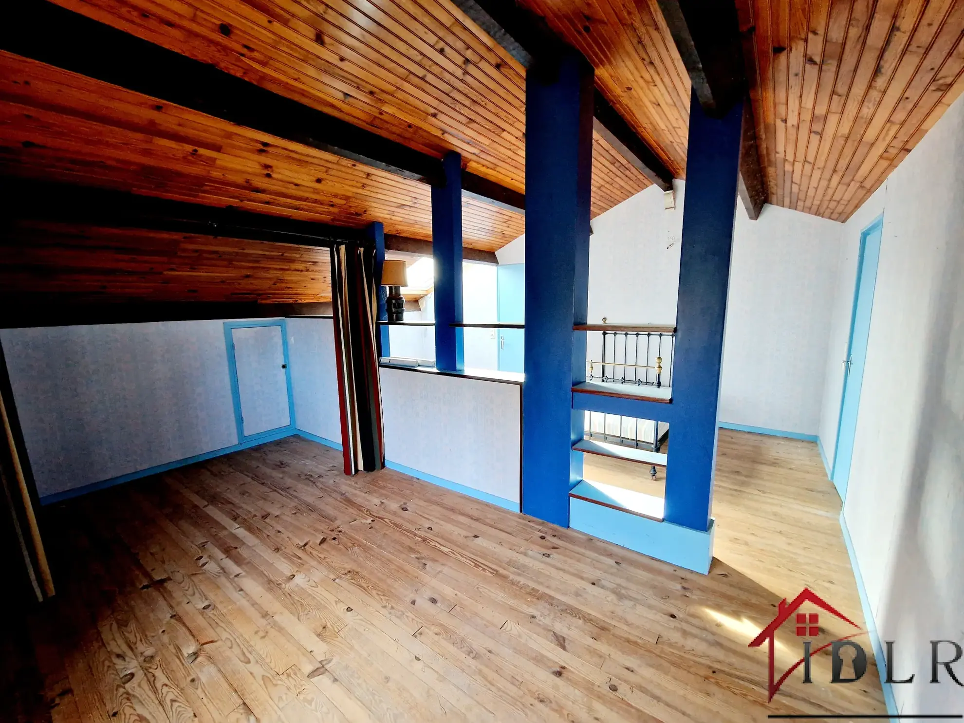 Maison d'architecte à rénover de 111 m2 avec grand terrain à Bourbonne-les-Bains 