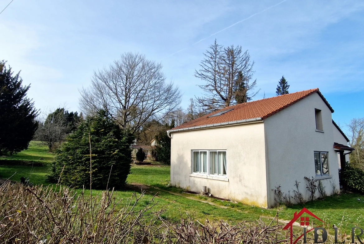 Maison d'architecte à rénover de 111 m2 avec grand terrain à Bourbonne-les-Bains 