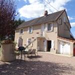 Maison avec dépendances à Le Donjon, environnement calme