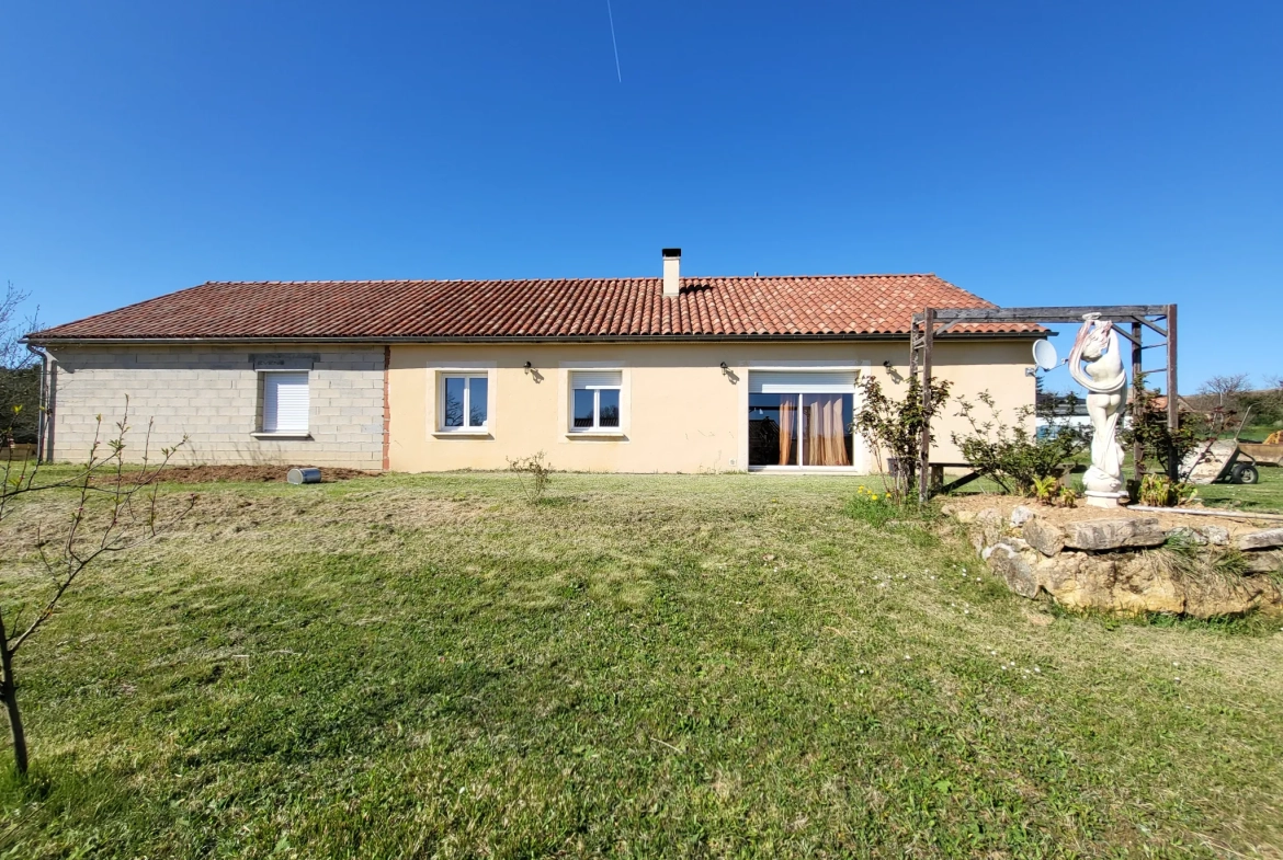 Charmante maison de plain-pied avec 3 chambres à Castelnaud-la-Chapelle 