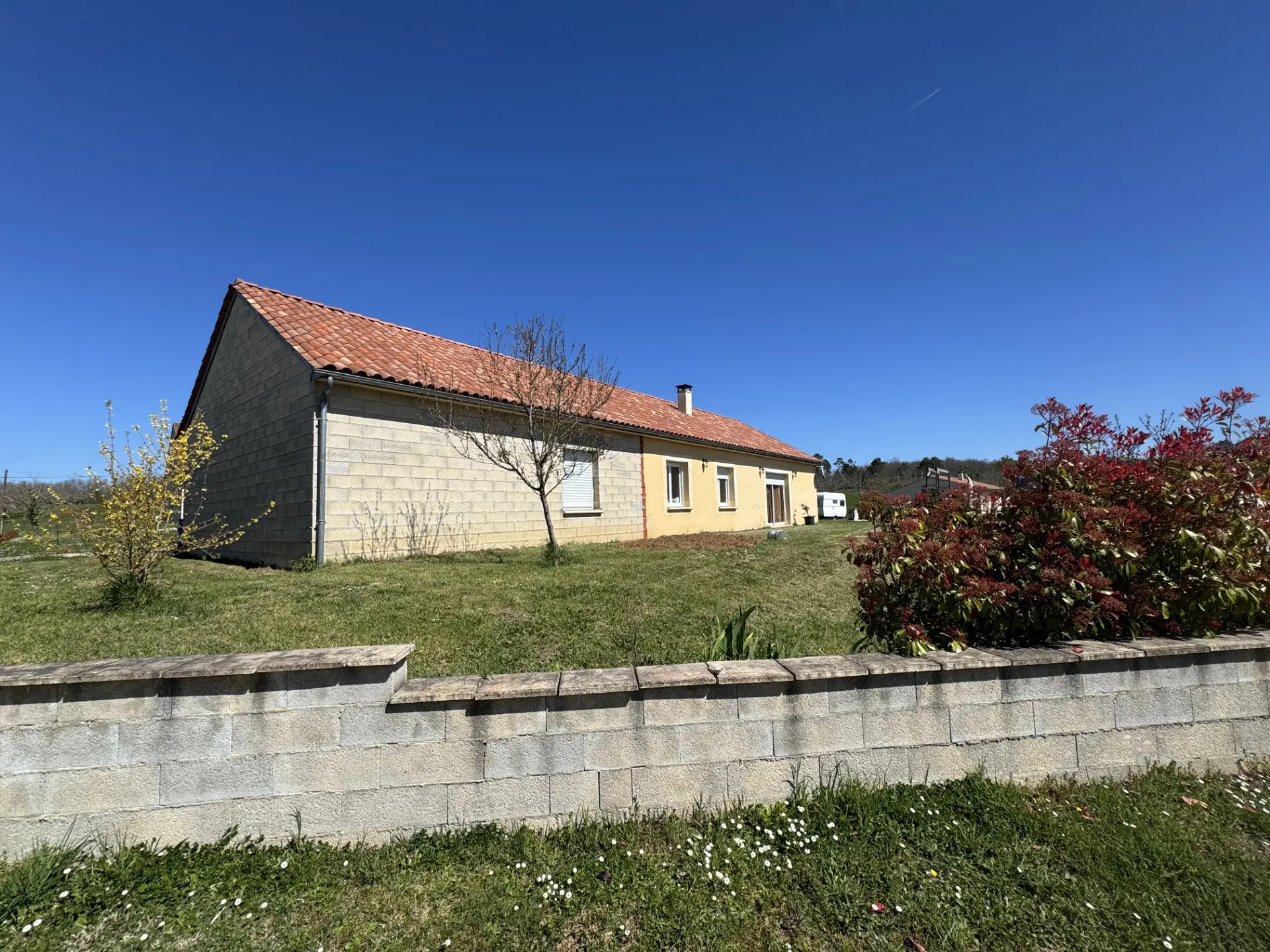 Charmante maison de plain-pied avec 3 chambres à Castelnaud-la-Chapelle 