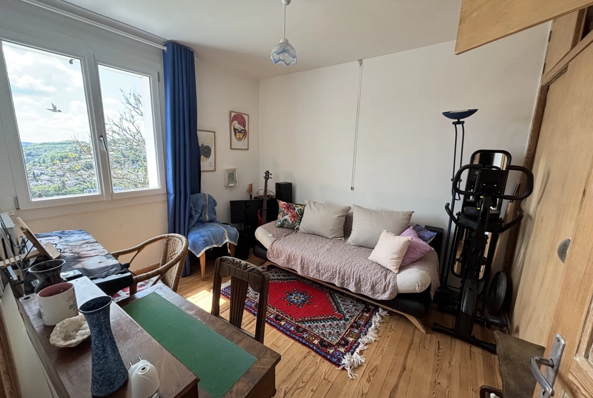 Maison de plain-pied à Tulle avec studio, jardin et potentiel de rénovation 