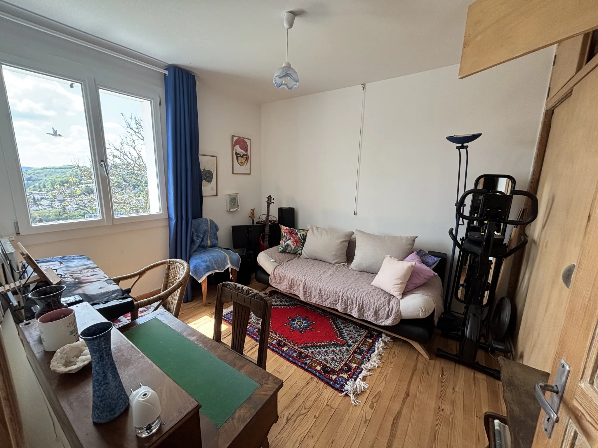 Maison de plain-pied à Tulle avec studio, jardin et potentiel de rénovation 