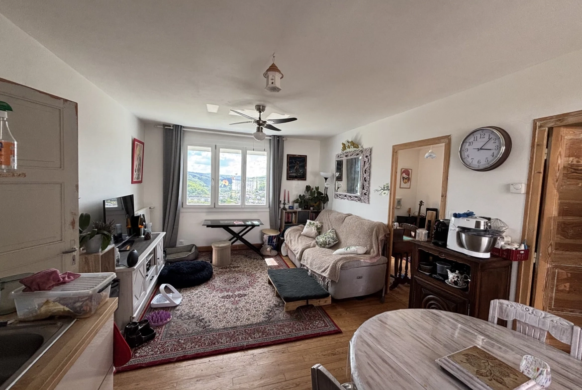 Maison de plain-pied à Tulle avec studio, jardin et potentiel de rénovation 