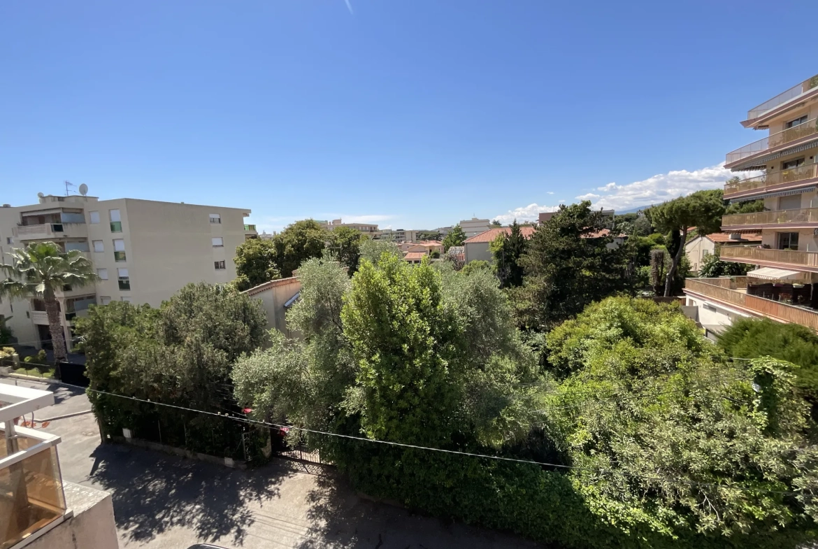 Appartement duplex 3 pièces avec terrasse à Cagnes-sur-Mer, proche mer 