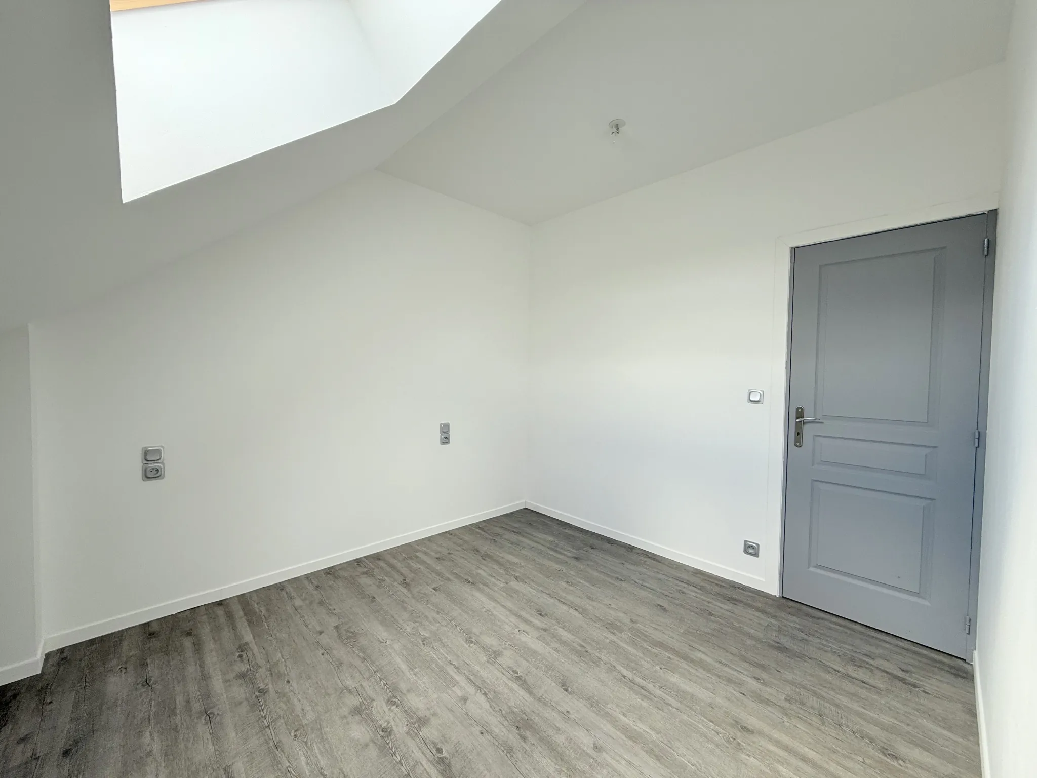 Maison individuelle de 85 m² avec 4 chambres à Vierzon, secteur calme 