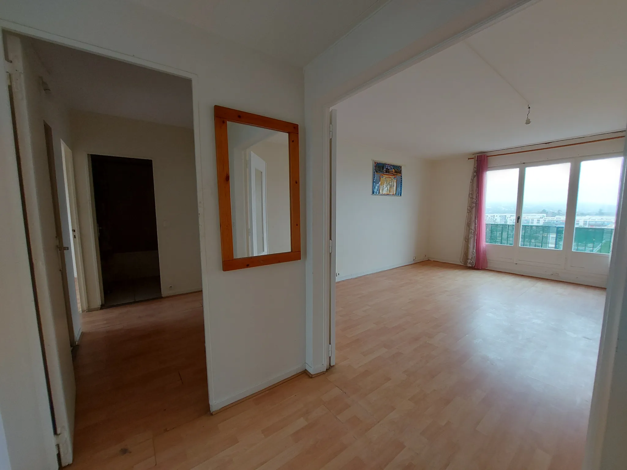 Appartement T4 de 85 m² au dernier étage avec balcon à Mantes-La-Jolie 