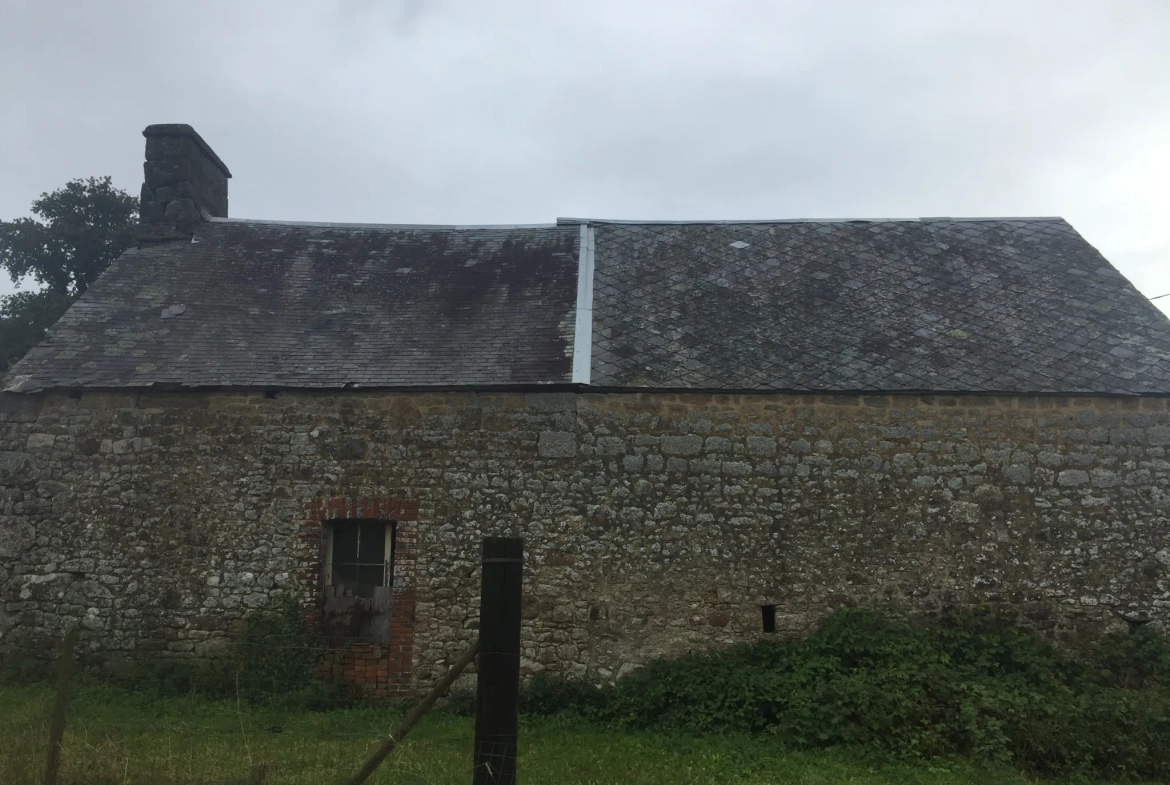 Maison en pierre à vendre à Sainte Marguerite de Carrouges – Terrain 655 m² 