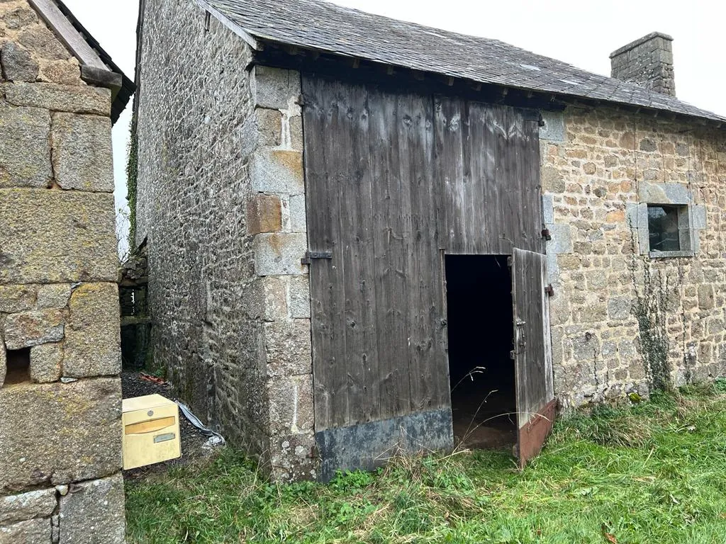 Maison en pierre à vendre à Sainte Marguerite de Carrouges – Terrain 655 m² 