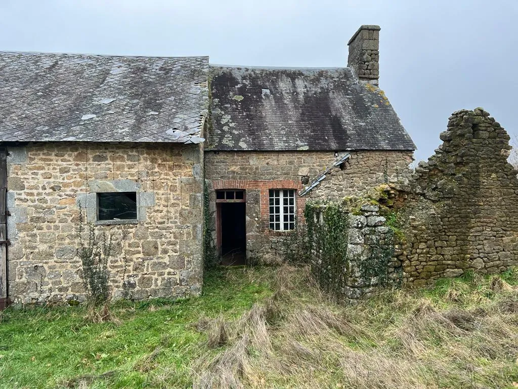 Maison en pierre à vendre à Sainte Marguerite de Carrouges – Terrain 655 m² 