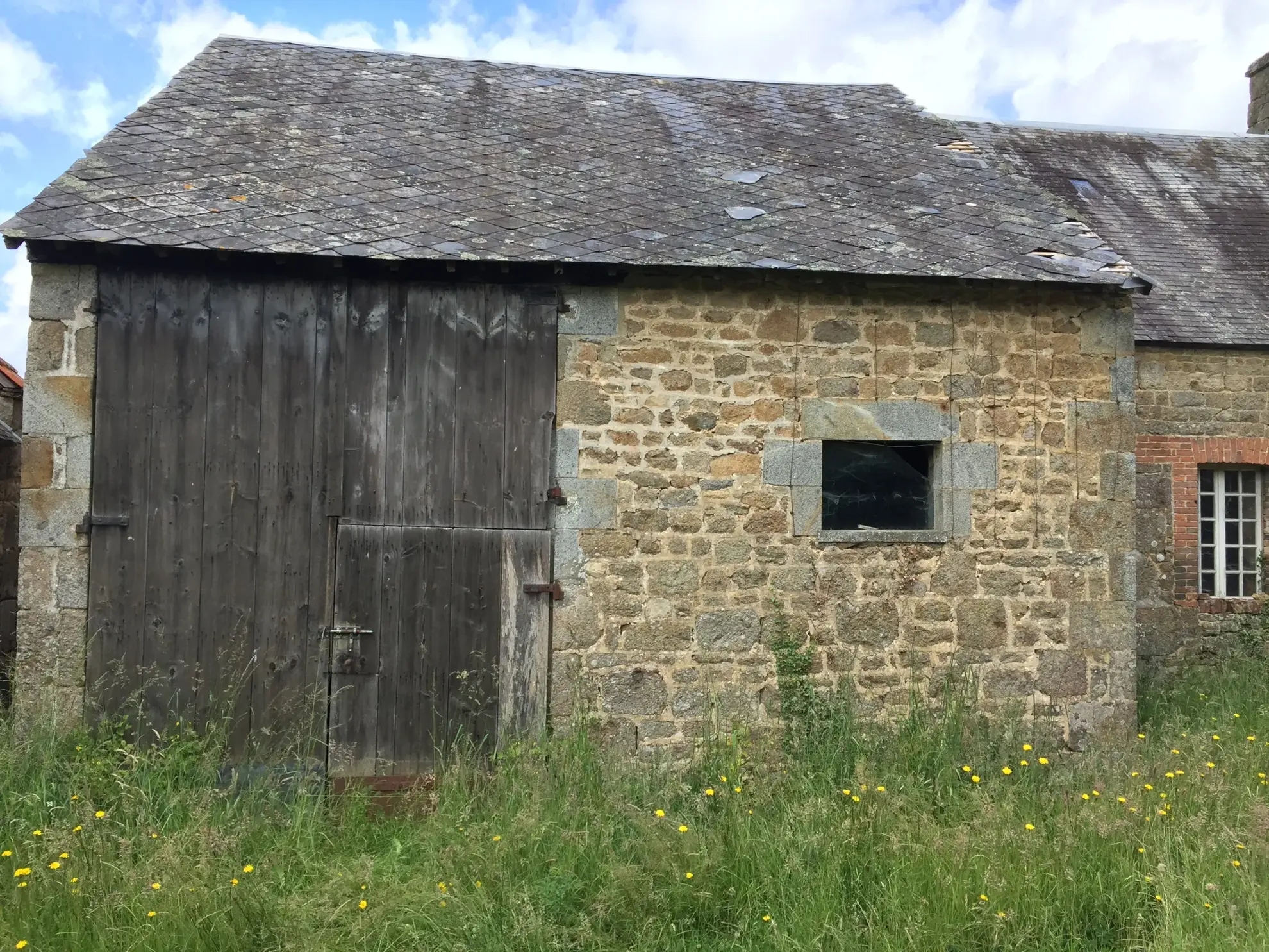 Maison en pierre à vendre à Sainte Marguerite de Carrouges – Terrain 655 m² 