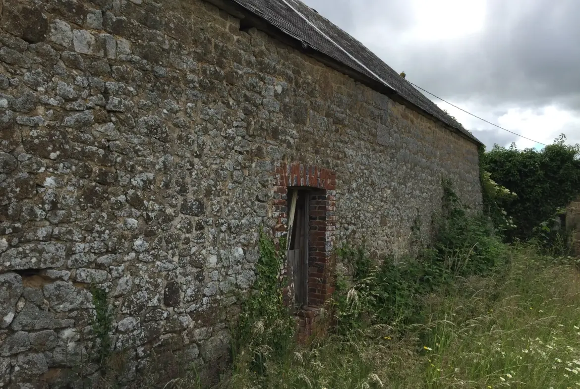Maison en pierre à vendre à Sainte Marguerite de Carrouges – Terrain 655 m² 