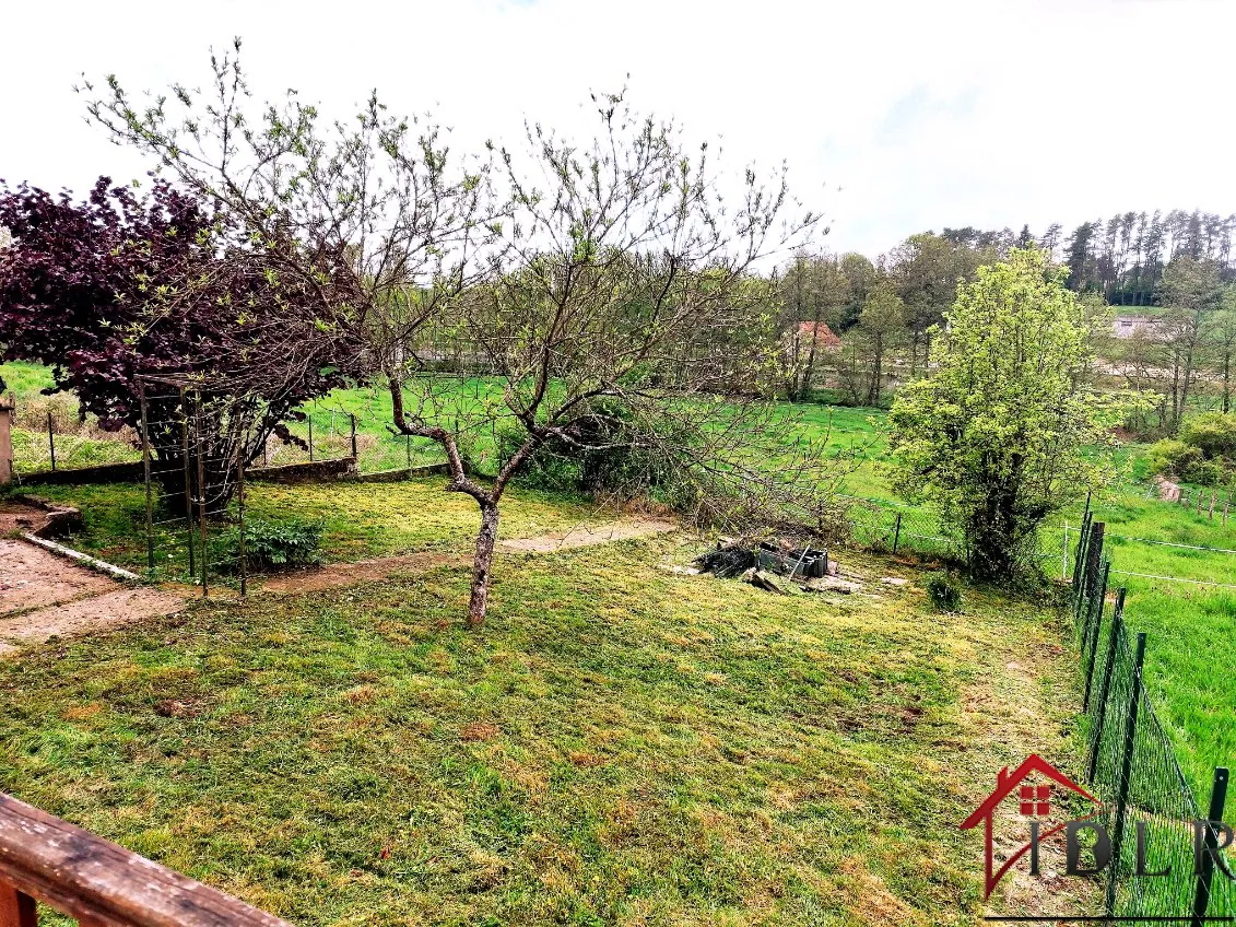 À vendre maison en pierre de 120 m² à Bussières Les Belmont avec garage et terrain 