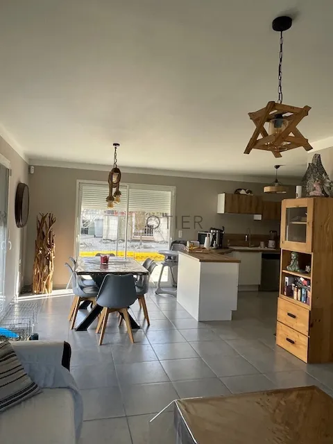 Maison récente de 90 m² à La Calmette avec jardin et garage 